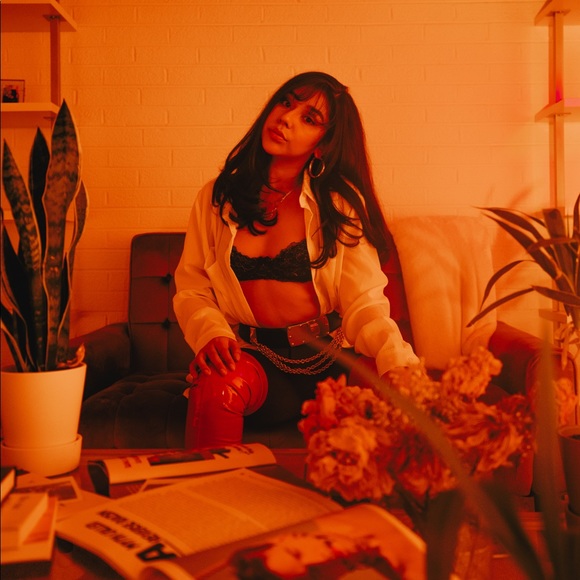 Meet your Posher, Jenny - Picture 2 of 2